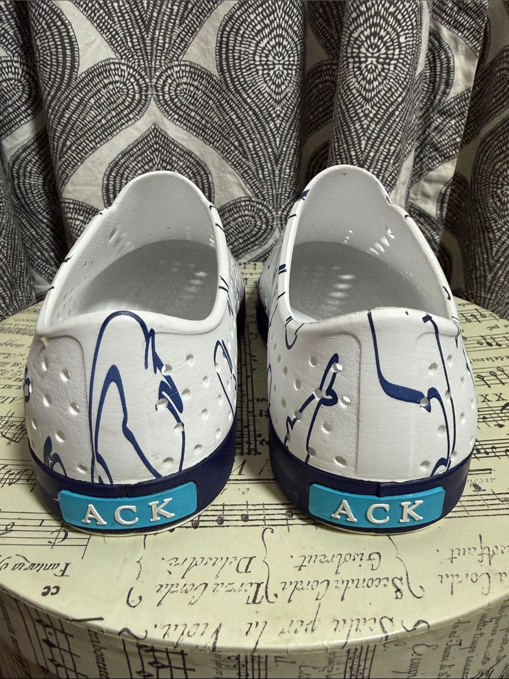 Native Shoes Jefferson Whale Print Slip-Ons - Unisex M7/W9 Rare Print - Picture 4 of 8